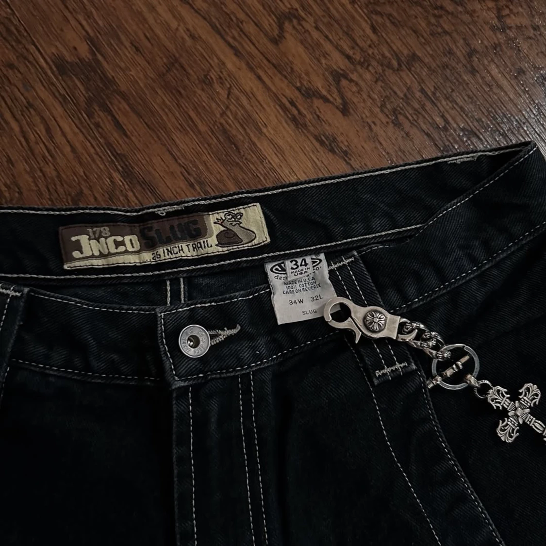 Svart jeanskjol från JNCO med brodyr - 2