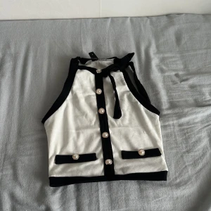 elegant svart vit topp - elegant svart vit topp som jag aldrig använt 