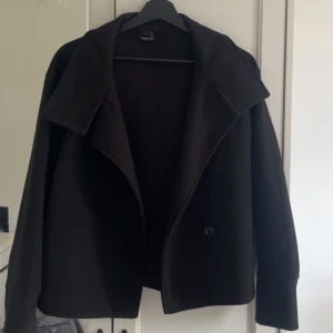 Kort kappa - Kappa från gina som är köpt förra året och knappt använd