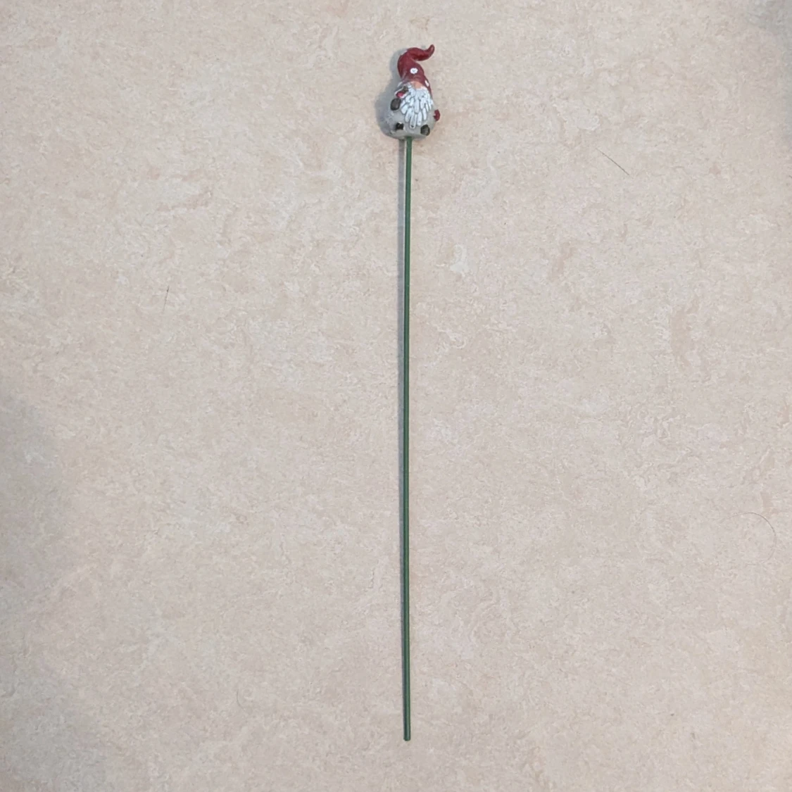 Liten tomte på metall pinne - 2