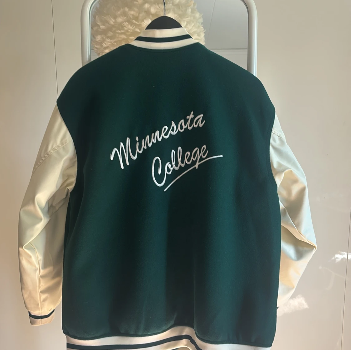 Grön och vit college bomberjacka - 2