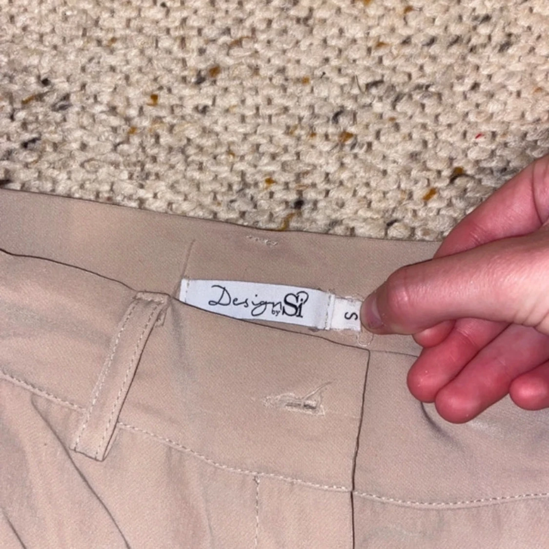 Beige bootcutbyxor från Design by Si