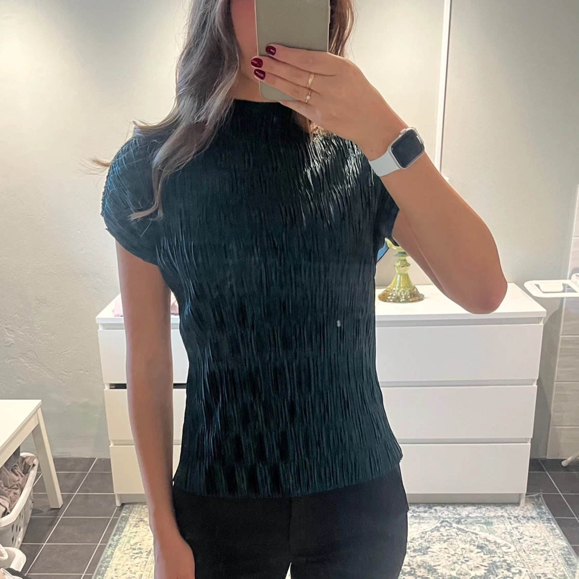 Mörkgrön plisserad topp från Zara