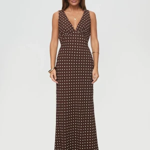 Princess Polly klänning - Princess Polly prickig klänning. Oanvänd i storlek 34. Passar på mig som är 164 cm. Inköptes för $75