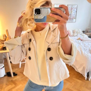 trenchcoat  - skitsnygg trekvartsärmad trenchcoat 💓💓