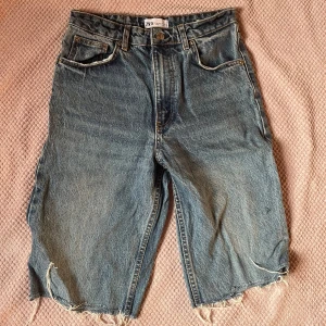 Zara jorts - Jeans jorts från Zara i mycket bra skick. Storlek 38!
