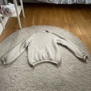 Mjuk tröja från Noella - Lite nopprig!