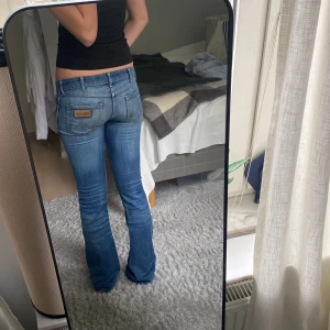 Lågmidjade wrangler jeans Megan  - Wrangler jeans