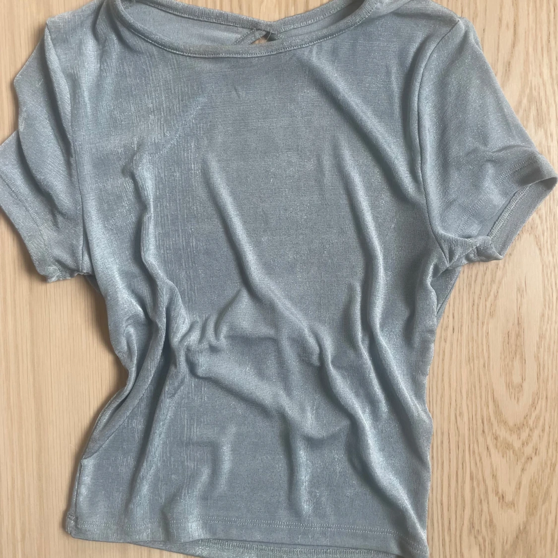 Glittrig silver topp med öppen rygg - 1