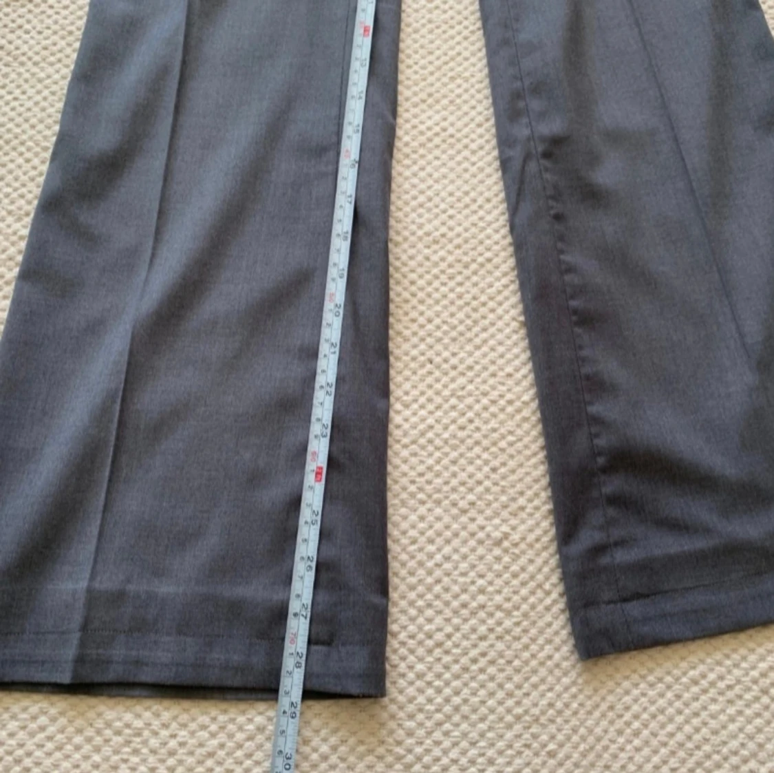 Grå kostymbyxor med bootcut från Twist - 3