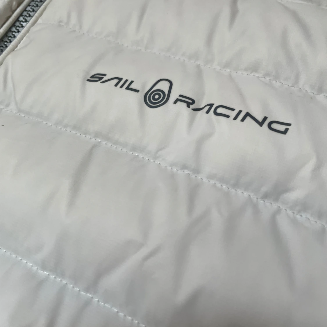 Vit dunväst från Sail Racing - 2
