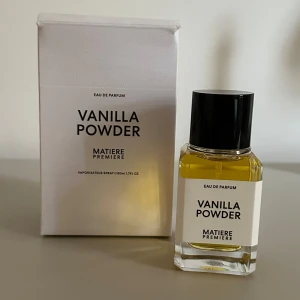 Matiere Premiere Vanilla Powder parfym - Säljer denna parfym i 50ml flaska. Fick den i julklapp förra året men doften passar inte riktigt mig så inte använt den så många gånger💖 Pris går att diskutera vid snabb affär ⚡️