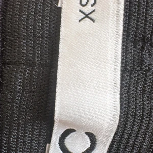 Svart tight kjol från Cubus XS - Svart tight kjol från Cubus i storlek XS. Enkel och stilren design med hög midja och rak passform. Perfekt att matcha med en crop top eller oversized hoodie för en cool look.