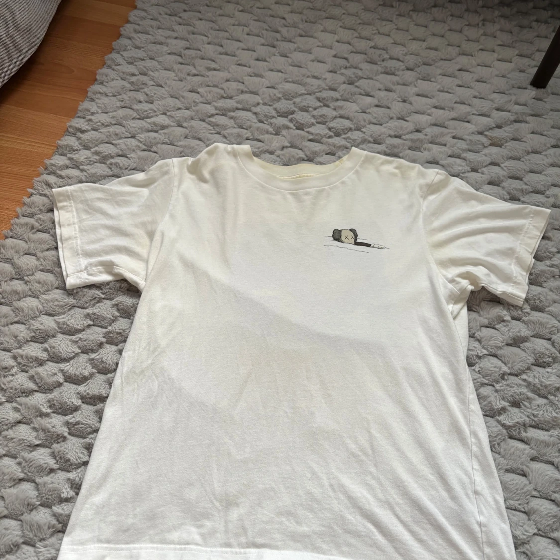 Vit KAWS x Uniqlo t-shirt
