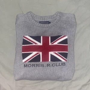 Morris Flagg Tröja - Skick: 9/10, jätte bra skick utan defekter | Passar som XS ungefär, 165-173 | Pris kan diskuteras!