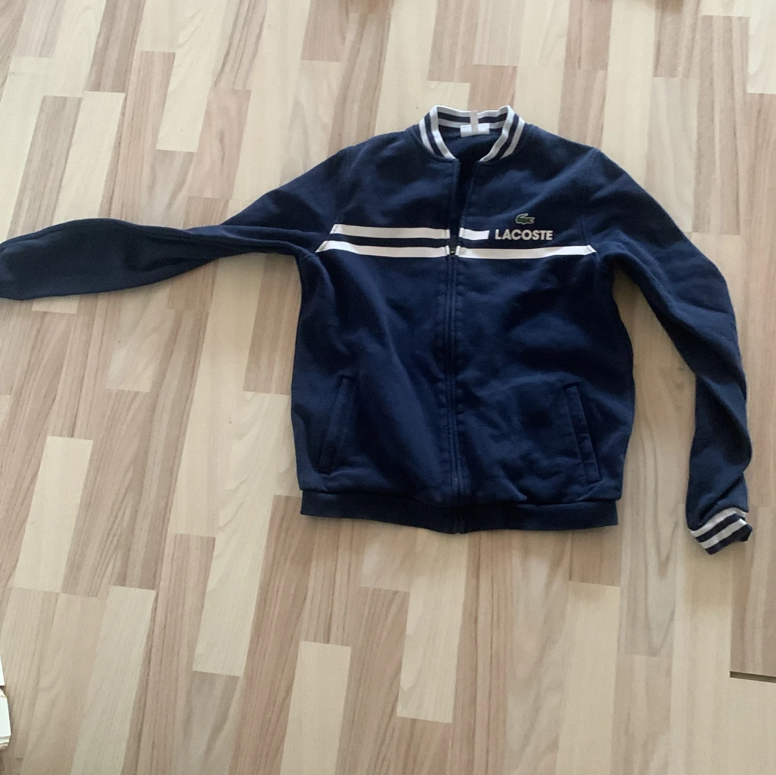 Blå bomberjacka från Lacoste Sport - 1