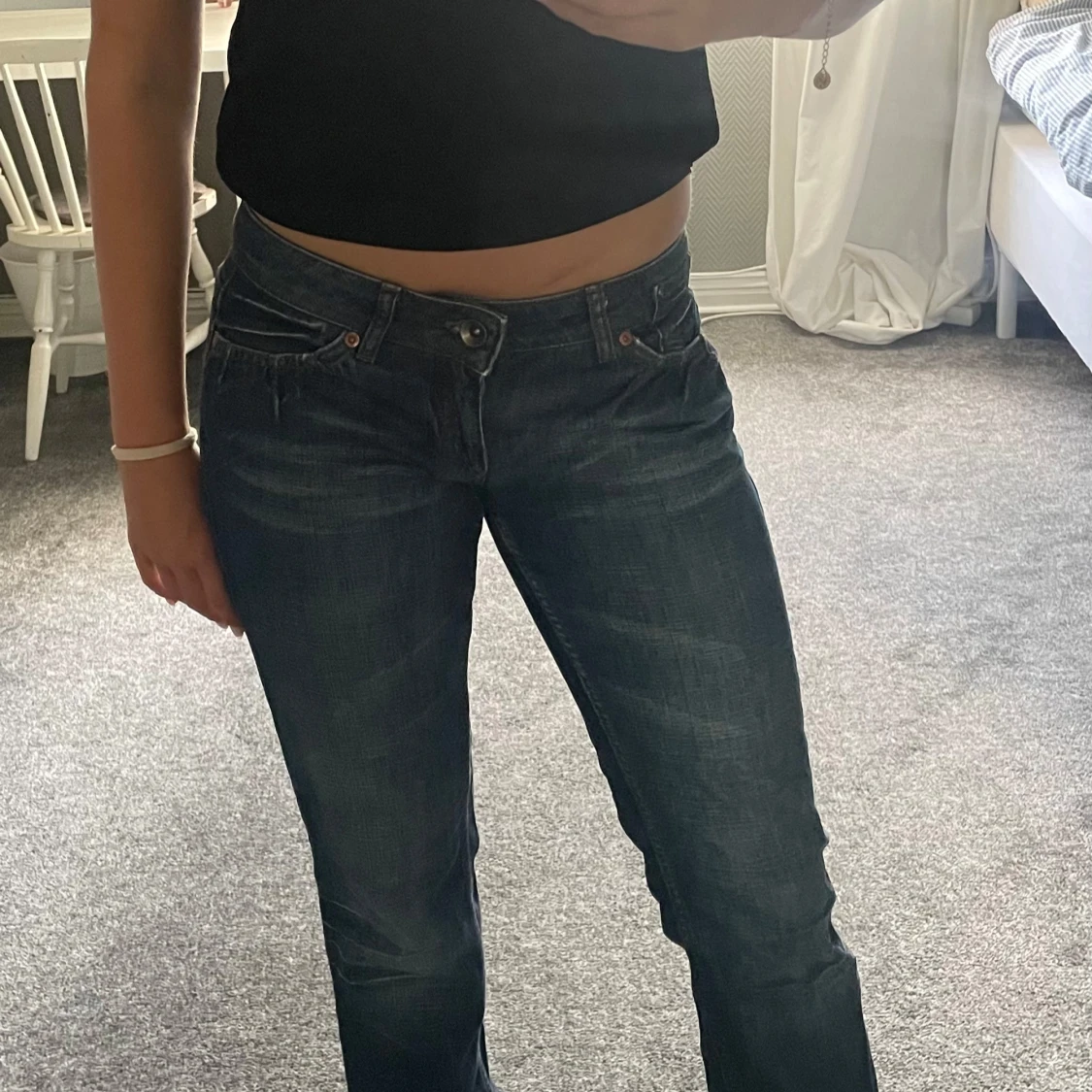 Mörkblå raka jeans