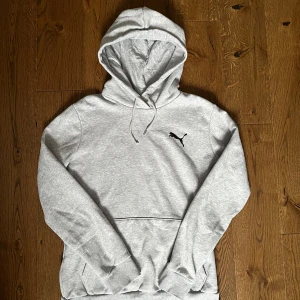 Puma hoodie - 🏷️ Brand: Puma 📐 Size: S 🎨 Color: gray  🧵 Material: 100% Cotton 👕 Fit: Regular 📏 Length: Regular ⭐ Condition: Like new ⚠️ Defects: None
