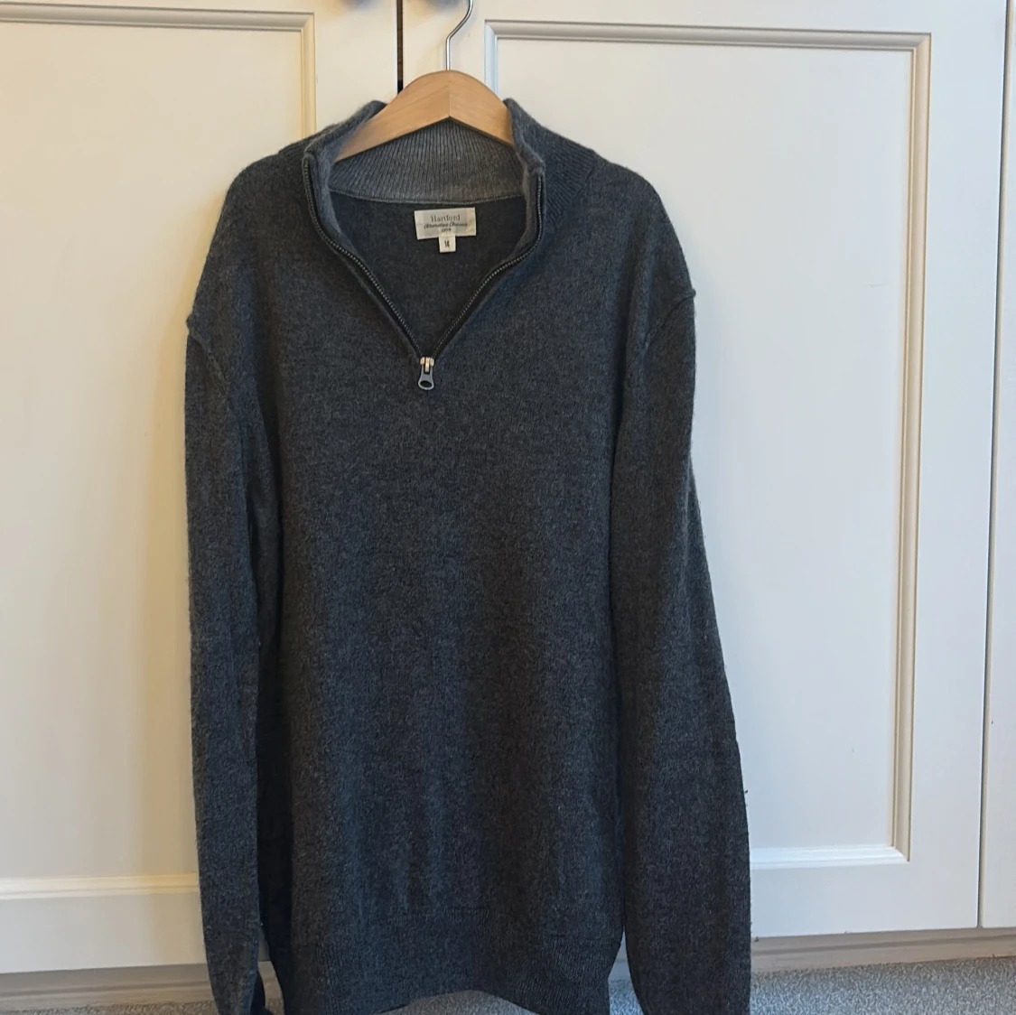 Mörkgrå halvzip-tröja från Hartford