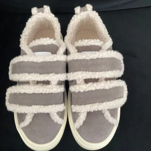 Grå sneakers från Inuikii - Helt nya!