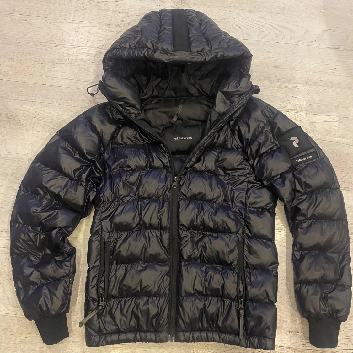 Svart pufferjacka Peak Performance S