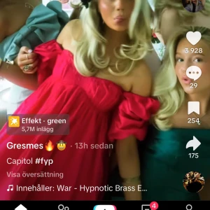 SÖKER Röd offshoulder klänning med puffärm - söker