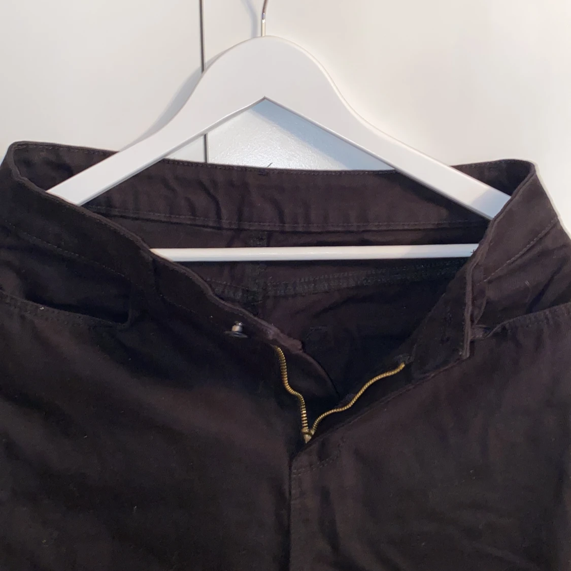 Svarta byxor med dragkedja - 2