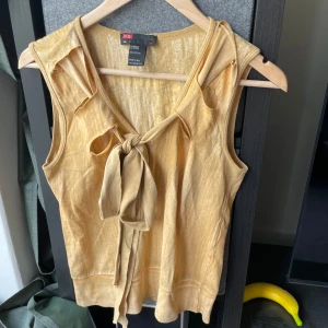 Ascool top Diesel - Mycket bra skick! I bomull och har ett knytband på framsidan som man kan knyta hur man vill♦️