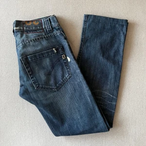 Dondup Jeans - Säljer nu dessa riktigt schyssta Dondup jeansen! | Jeansen är i ett bra skick, fabriksgjorda slitningar! | Nypris: 3500 ungefär. | Skriv vid funderingar.