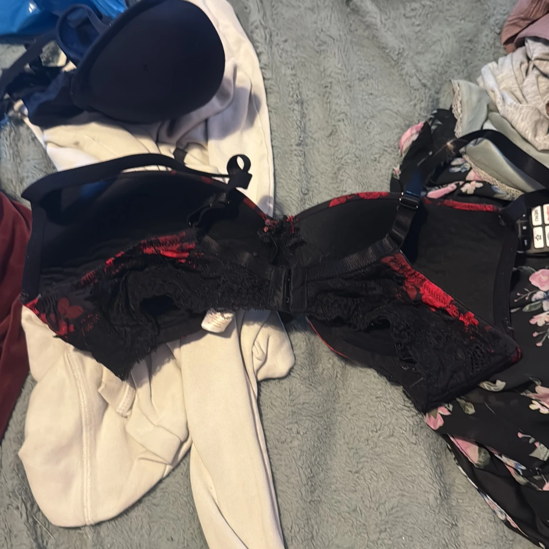 Svart och röd blommig BH från Dorina - 1