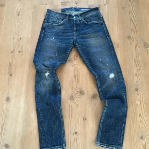 Blå Jeans från Dondup George - Jeans från Dondup modell George i storlek 33.