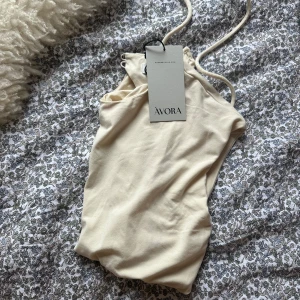Avora Donna top - Helt ny Donna Top från Biancas märke Àvora i storlek M med prislapp kvar 🥰