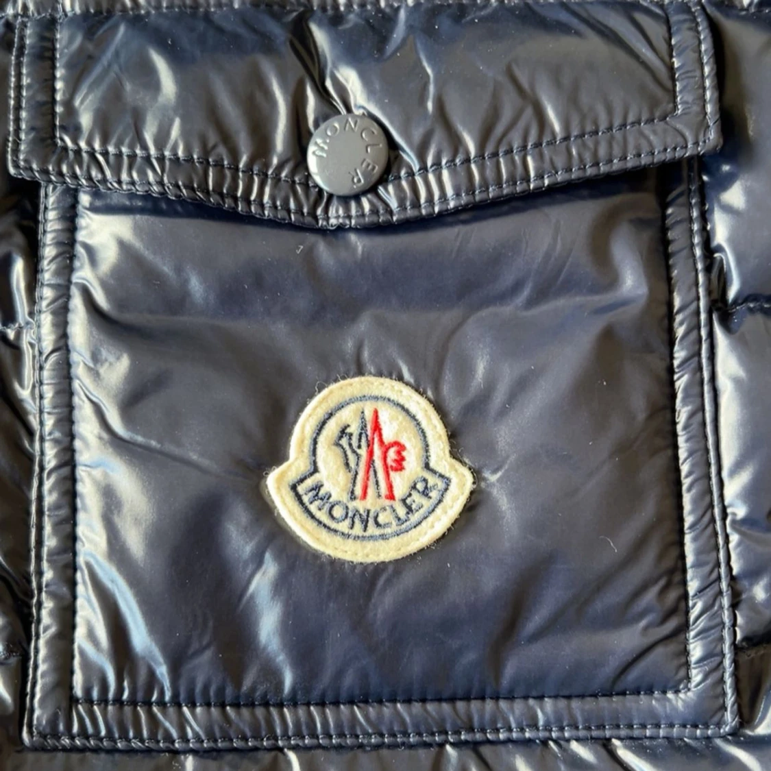 Mörkblå dunväst från Moncler - 1