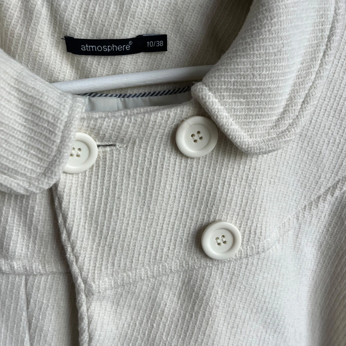 Beige kort kappa från Atmosphere - 1