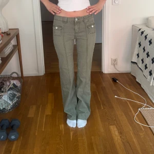 Gröna hm jeans ! - Supersnygga jeans som inte längre kommer till användning❤️