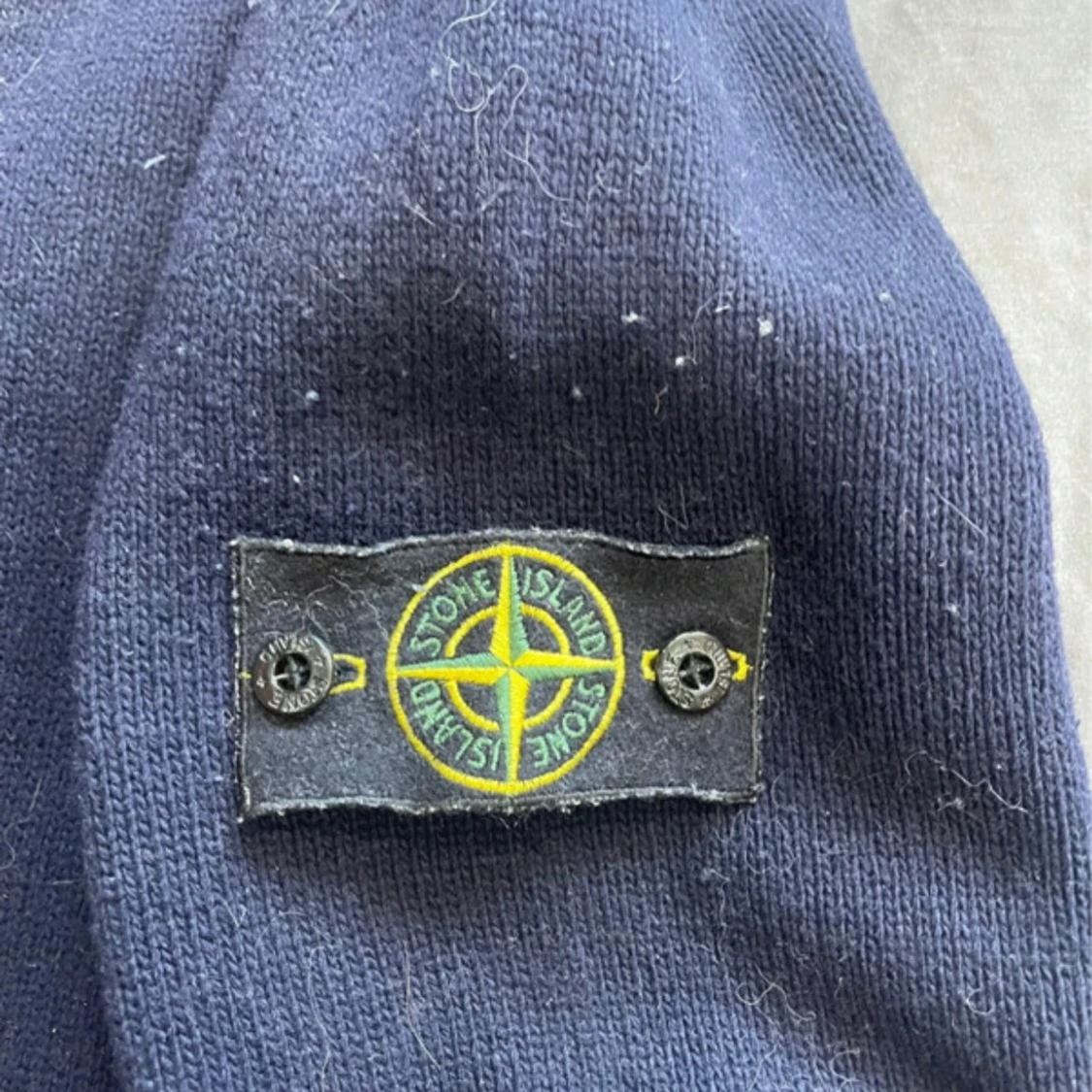 Mörkblå stickad tröja från Stone Island - 4
