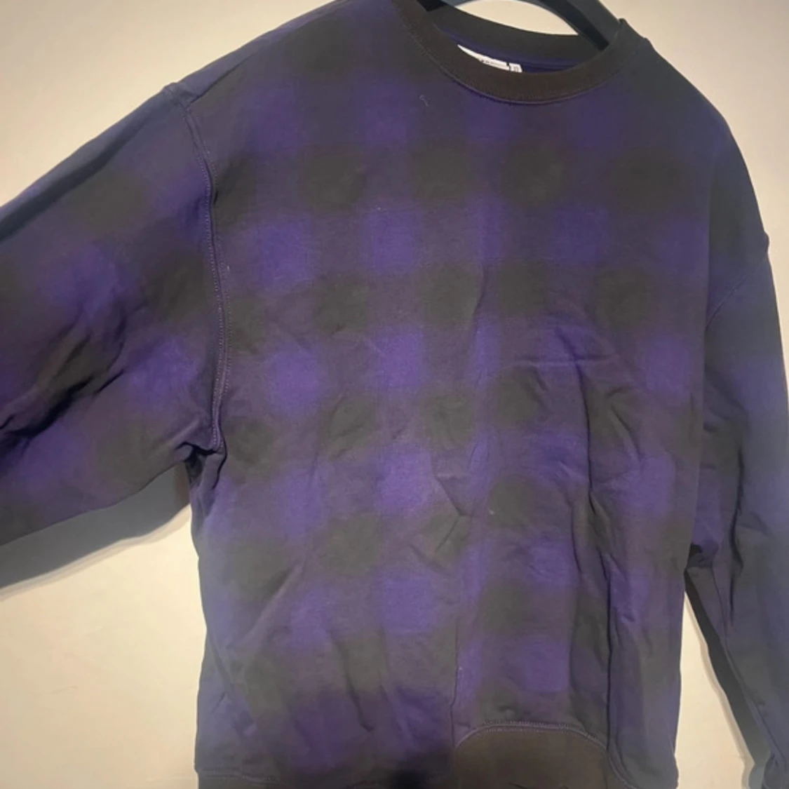 Lila och svart rutig sweatshirt Weekday - 2