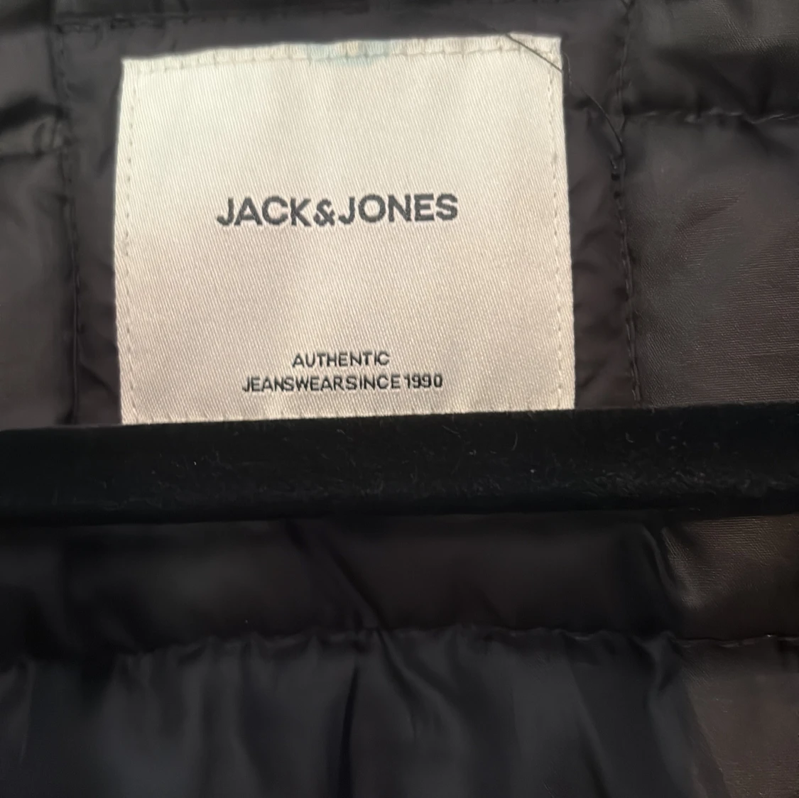 Svart dunväst från Jack & Jones - 1