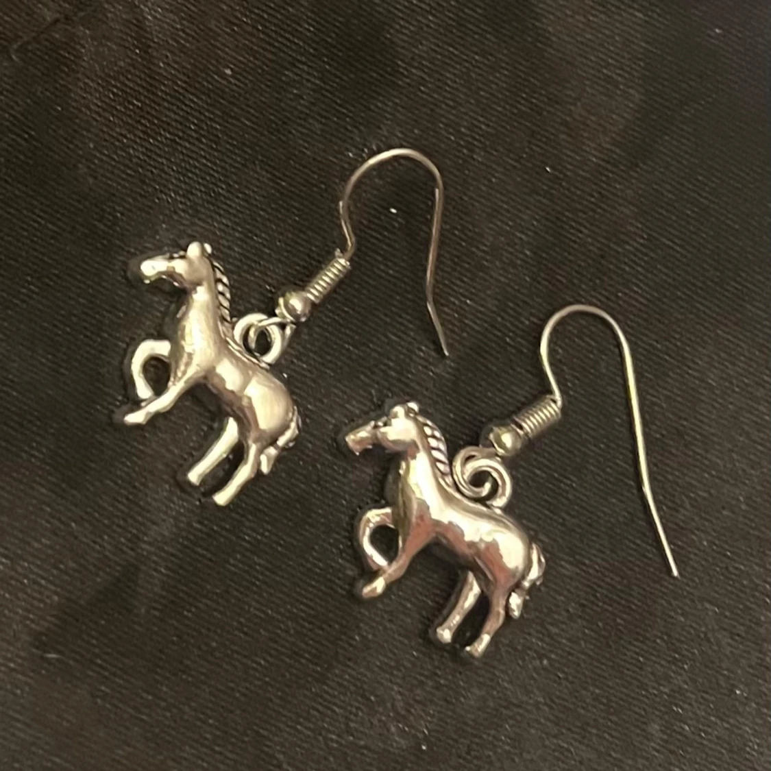 Hästar örhängen silver imitation  - 1