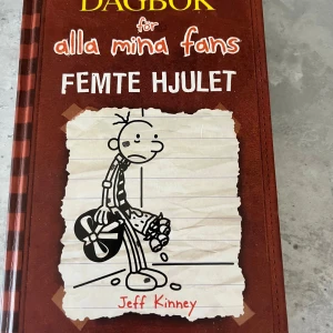 Dagbok för alla mina fans: Femte hjulet - En humoristisk bok med illustrationer som följer Gregs vardag och utmaningar. Perfekt för unga läsare som gillar roliga berättelser och dagboksformat. Boken är en del av den populära serien 'Dagbok för alla mina fans'.