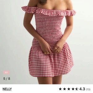 SÖKER denna klänningen  - Skriv gärna till mig om ni vill sälja er klänning storlek s xs m går bra 