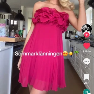 Rosa klänning zara  - Så fin och populär klänning från Zara, aldrig använd💕