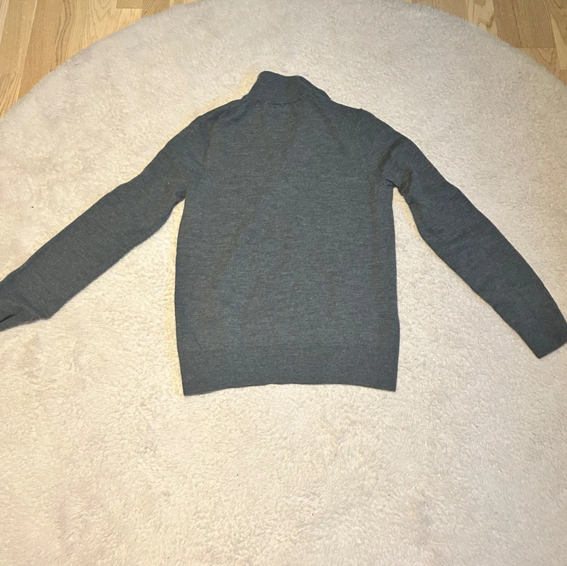 Grå merinoulltröja med half zip från Riley - 2