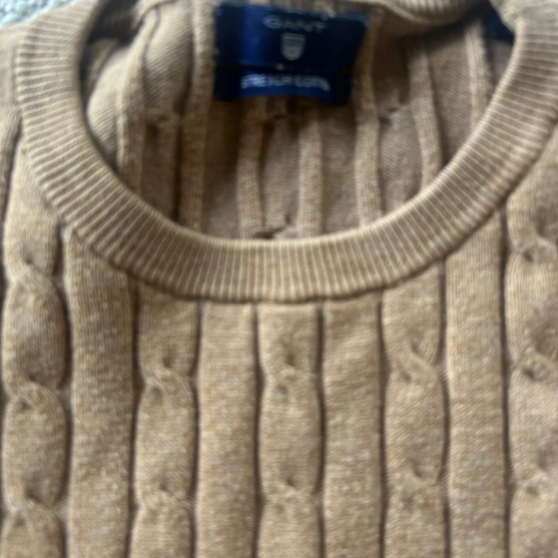 Beige kabelstickad tröja från Gant - 1