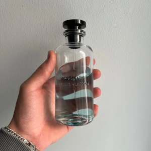 Louis Vuitton Imagination 30ml sample - Säljer 30ml av Louis Vuitton Imagination. Parfymen kommer i en snygg 30ml flaska och etikett skrivs ut till parfymen. Digitalt kvitto finns på slide 3