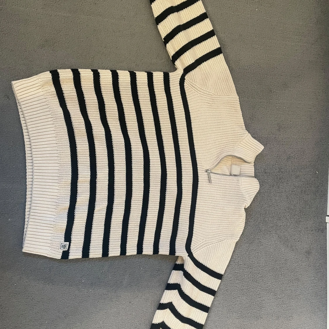 Randig stickad tröja med dragkedja - 1