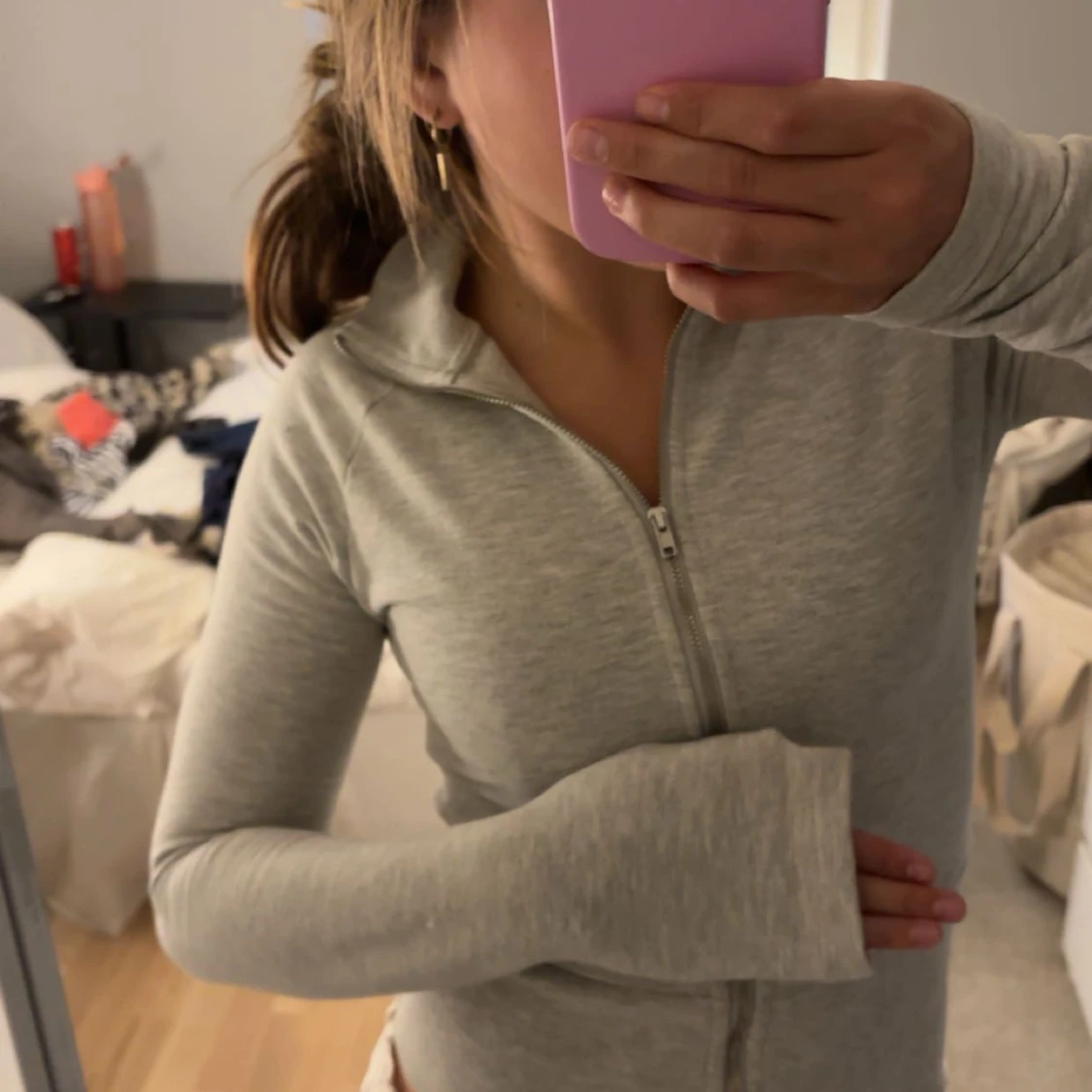 Ljusgrå zip hoodie - 2