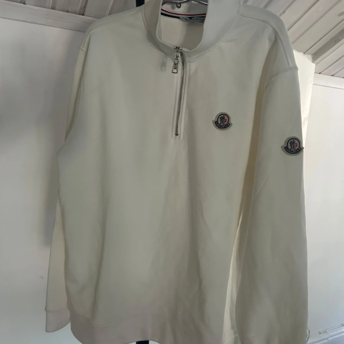 Vit tröja från Moncler