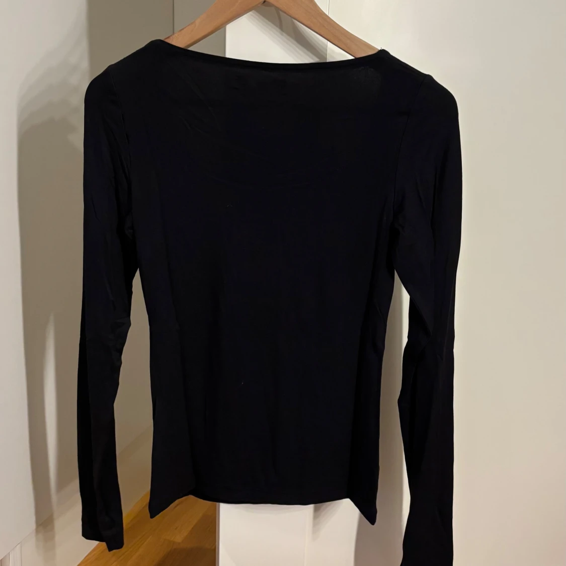 Svart långärmad topp från Bik Bok - 1