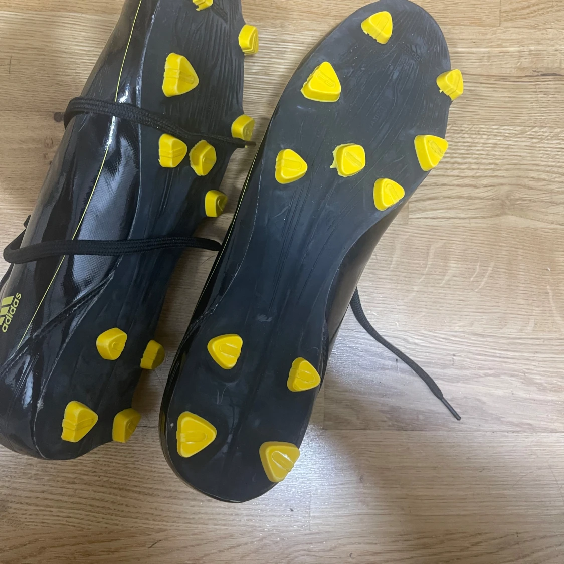 Adidas F50 svarta fotbollsskor strl 43 - 2